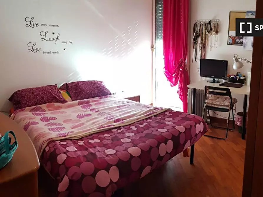 Immagine 2 di Camera condivisa in affitto  in Viale Egeo, 00144 Roma RM, Italy a Roma