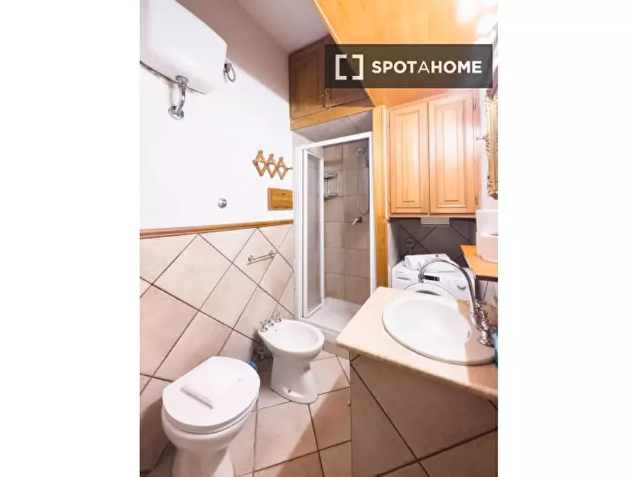 Immagine 13 di Appartamento in affitto  in Via Modica a Roma