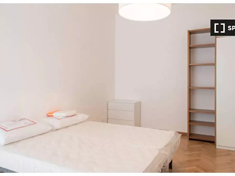 Immagine 12 di Camera condivisa in affitto  in Via Luca Valerio a Roma