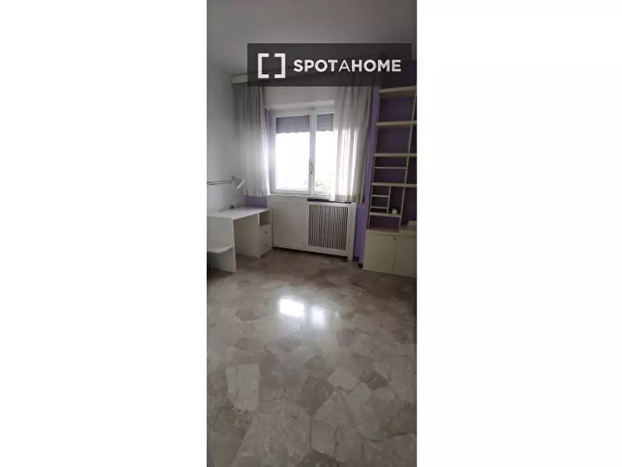 Immagine 2 di Camera condivisa in affitto  in Via Varesina a Milano