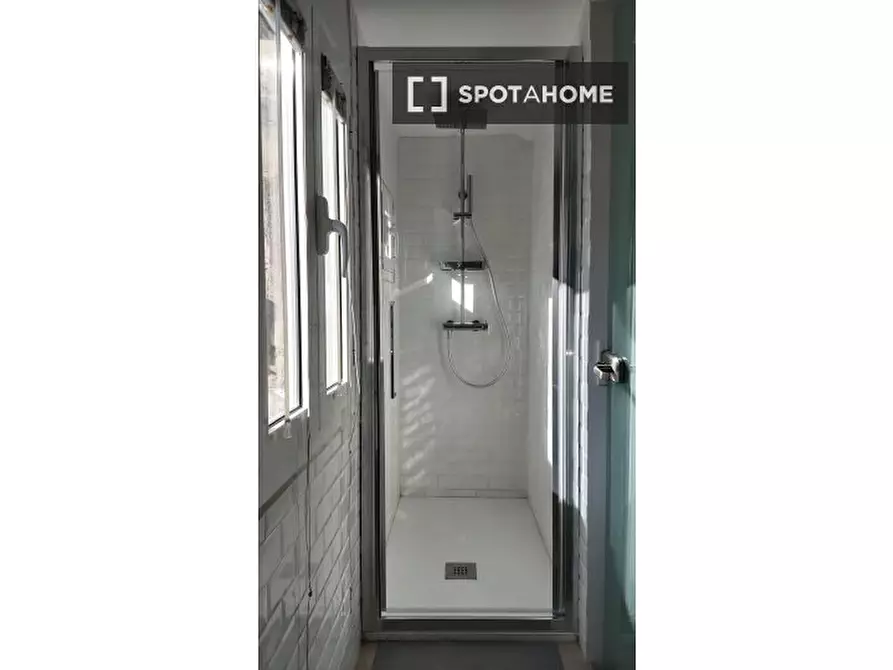 Immagine 14 di Appartamento in affitto  in Via della Reginella a Roma