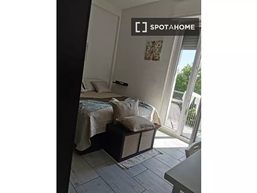 Immagine 2 di Camera condivisa in affitto  in Via Vittorio Scialoia a Milano