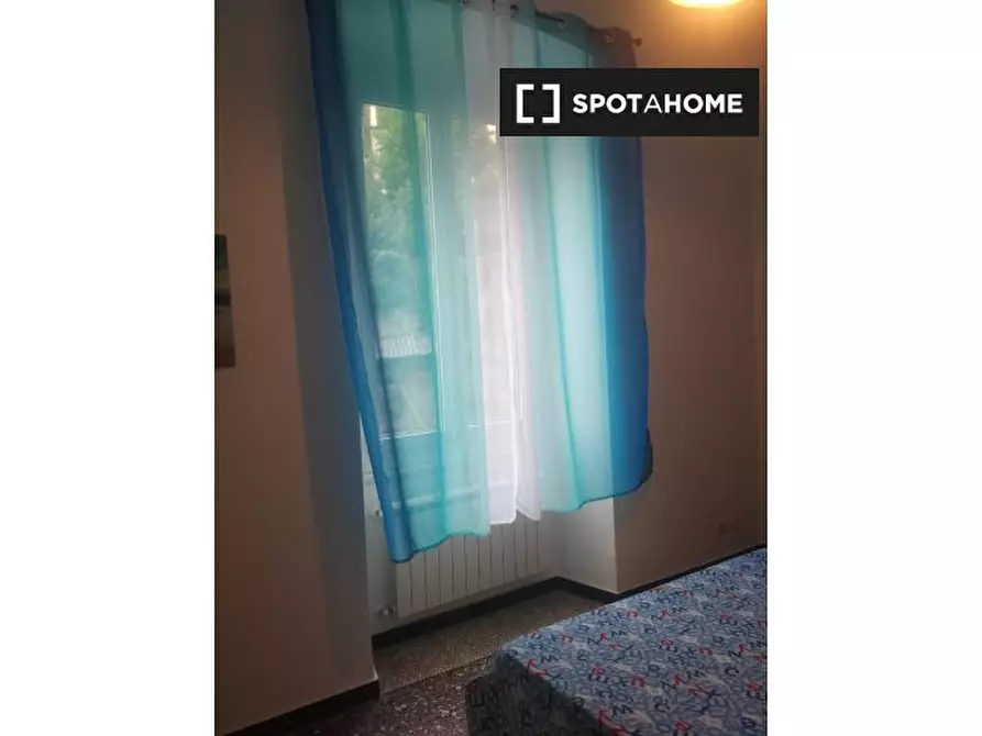 Immagine 4 di Camera condivisa in affitto  in Via Venezia a Genova