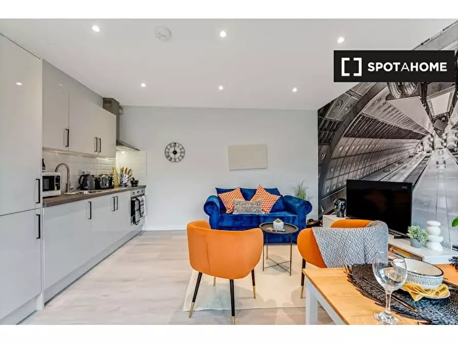 Immagine 7 di Appartamento in affitto  in Flat Devonshire House 577 High Road N17 6SB a Tottenham