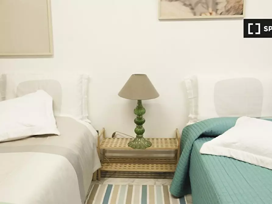 Immagine 3 di Camera condivisa in affitto  in Viale Appio Claudio, 00174 Roma RM, Italy a Roma