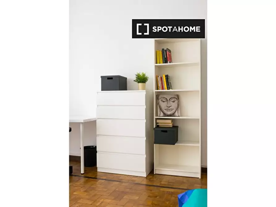 Immagine 2 di Camera condivisa in affitto  in Piazza Tancredi Galimberti a Torino