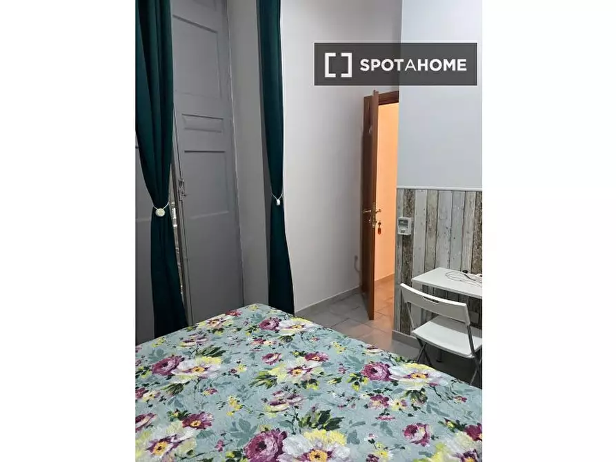 Immagine 3 di Camera condivisa in affitto  in Salita Tarsia a Napoli