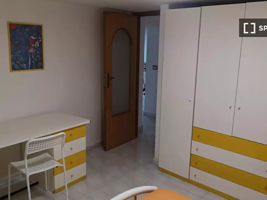 Immagine 1 di Camera condivisa in affitto  in Via Francesco Saverio Correra a Napoli