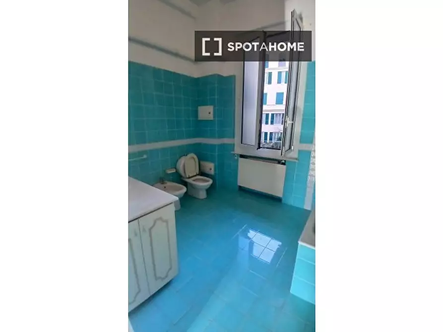 Immagine 3 di Camera condivisa in affitto  in MAGENTA /5 a Genova