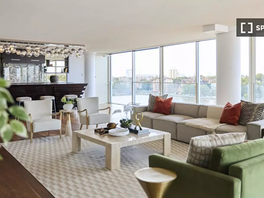 Immagine 15 di Appartamento in affitto  in Hester Rd a Wandsworth