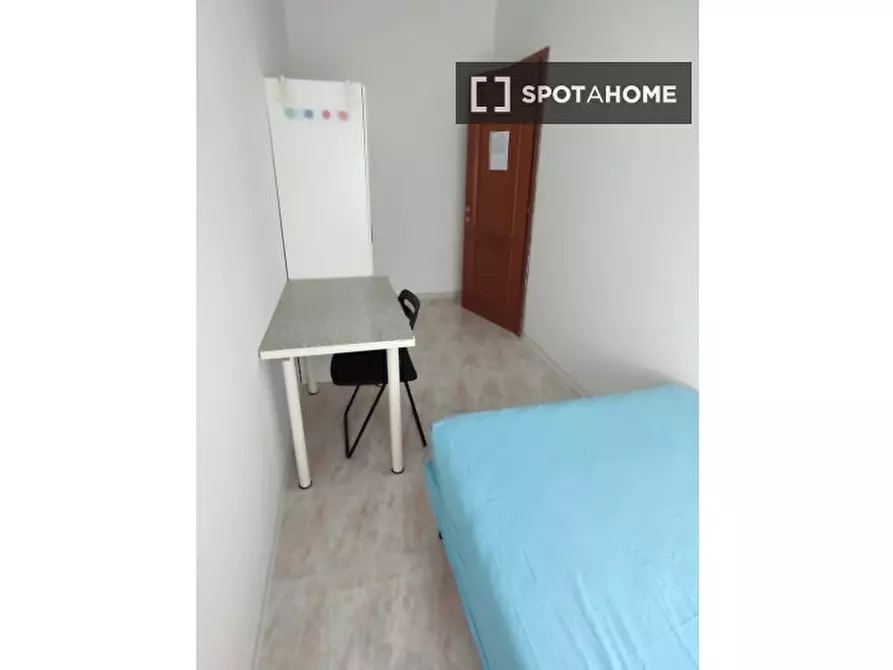 Immagine 8 di Camera condivisa in affitto  in Via Lero, 00144 Roma RM, Italy a Roma