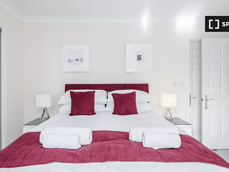 Immagine 10 di Appartamento in affitto  in Leret Way a Leatherhead