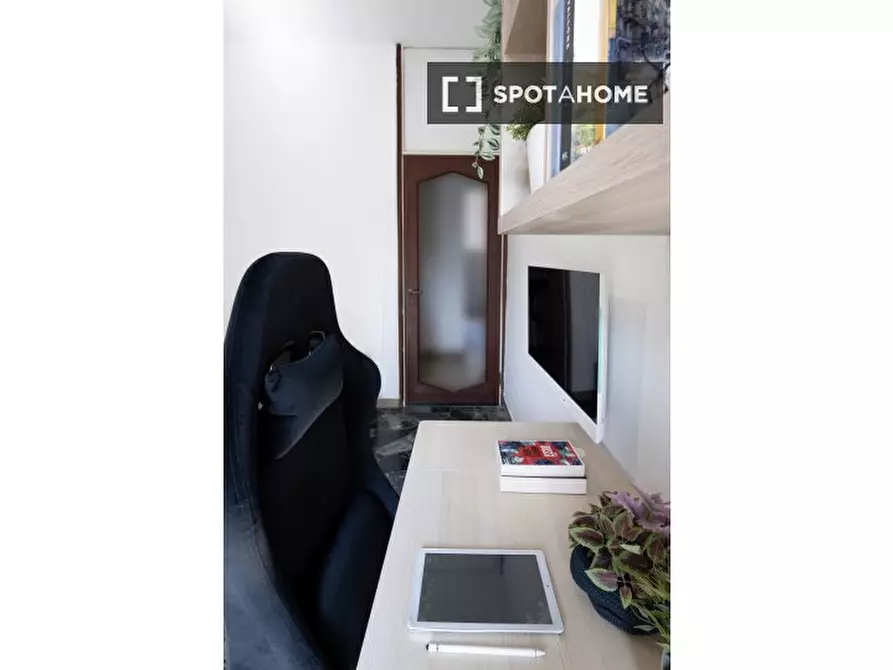 Immagine 4 di Camera condivisa in affitto  in Viale Francesco Restelli a Milano