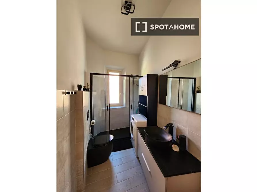 Immagine 17 di Camera condivisa in affitto  in Via Portoferraio a Roma