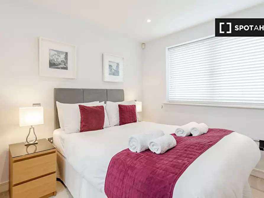 Immagine 9 di Appartamento in affitto  in Walnut Tree Cl a Guildford