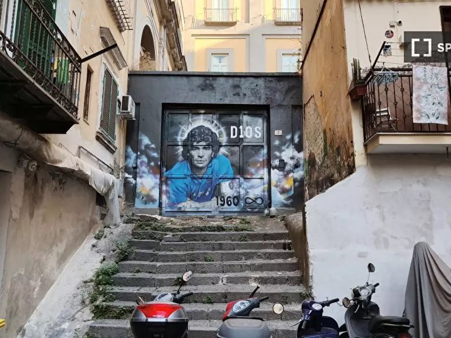 Immagine 17 di Camera condivisa in affitto  in Piazza Crocelle ai Mannesi a Napoli