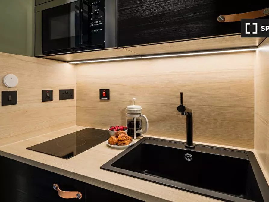 Immagine 2 di Ufficio in affitto  in Knaresborough Pl a Kensington