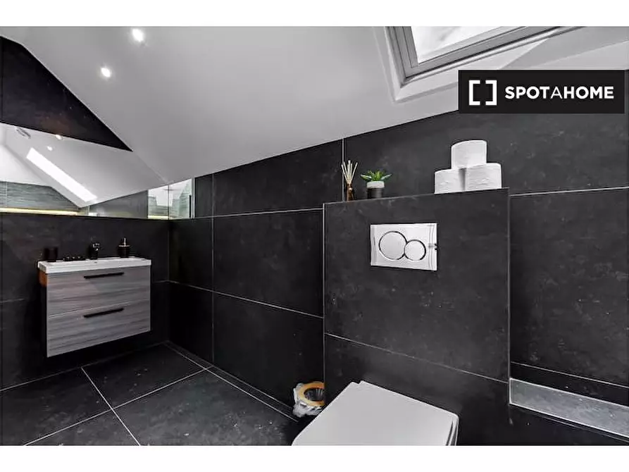 Immagine 7 di Appartamento in affitto  in Flat Goldman House - 122 Wembley Park drive HA9 8HP a Brent