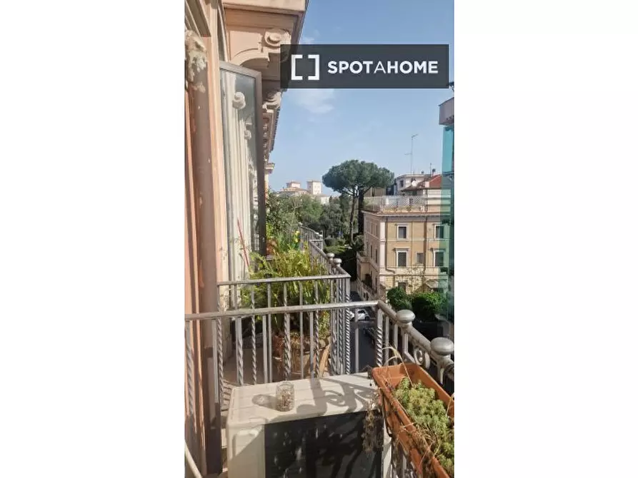 Immagine 6 di Camera condivisa in affitto  in Corso d'Italia a Roma