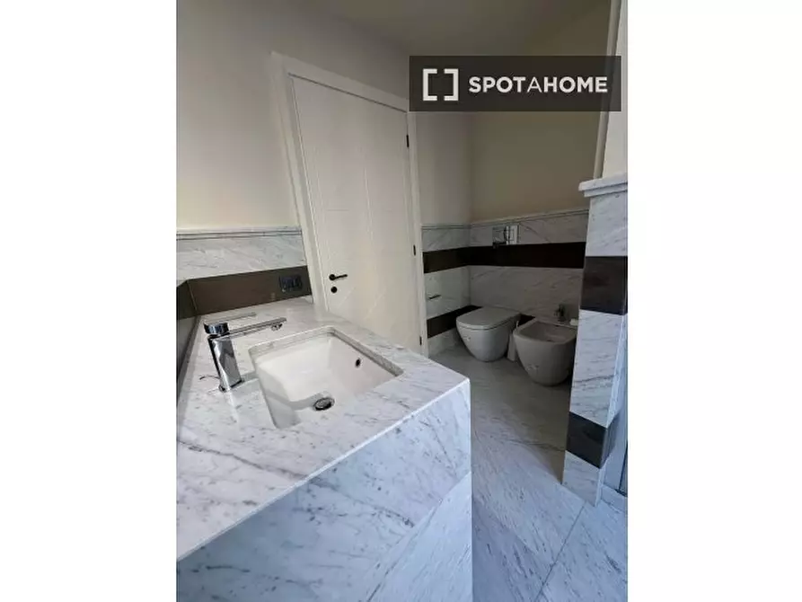 Immagine 10 di Ufficio in affitto  in Via dei Brunelleschi a Firenze