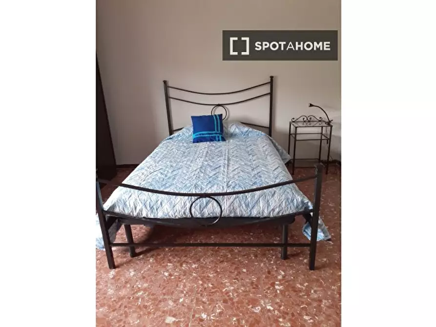 Immagine 3 di Camera condivisa in affitto  in Viale Alessandrino a Roma