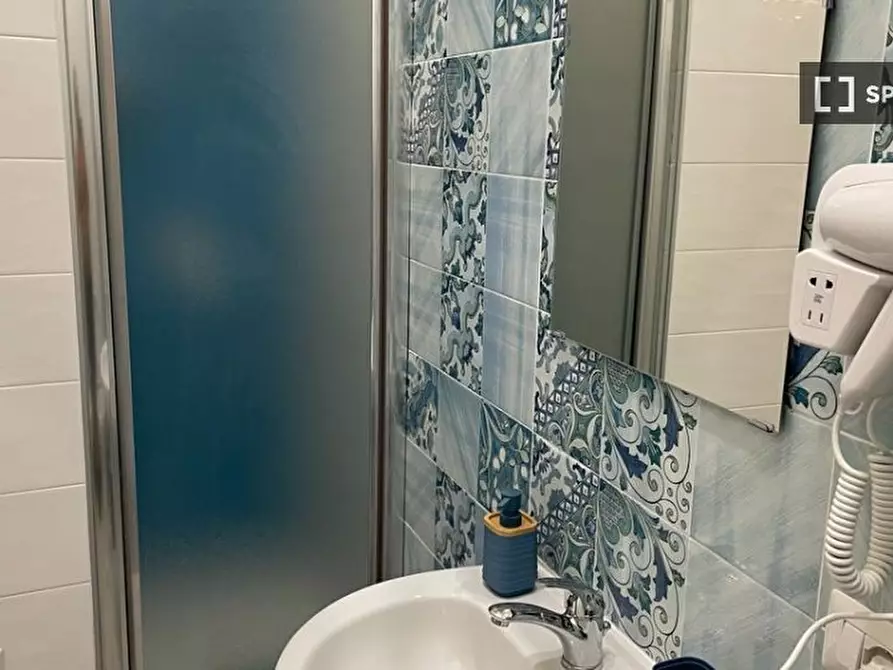 Immagine 10 di Camera condivisa in affitto  in Corso Giuseppe Garibaldi a Napoli
