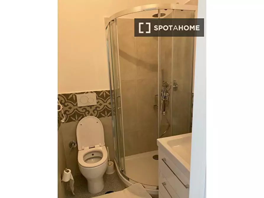 Immagine 8 di Camera condivisa in affitto  in Via Giulio Venticinque a Roma
