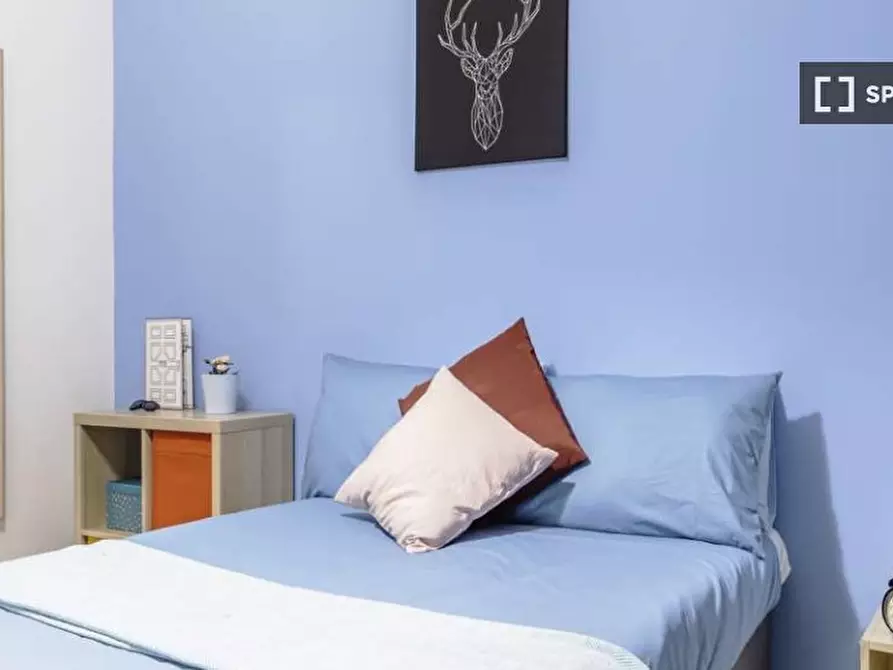 Immagine 1 di Camera condivisa in affitto  in Via Fiume delle Perle a Roma