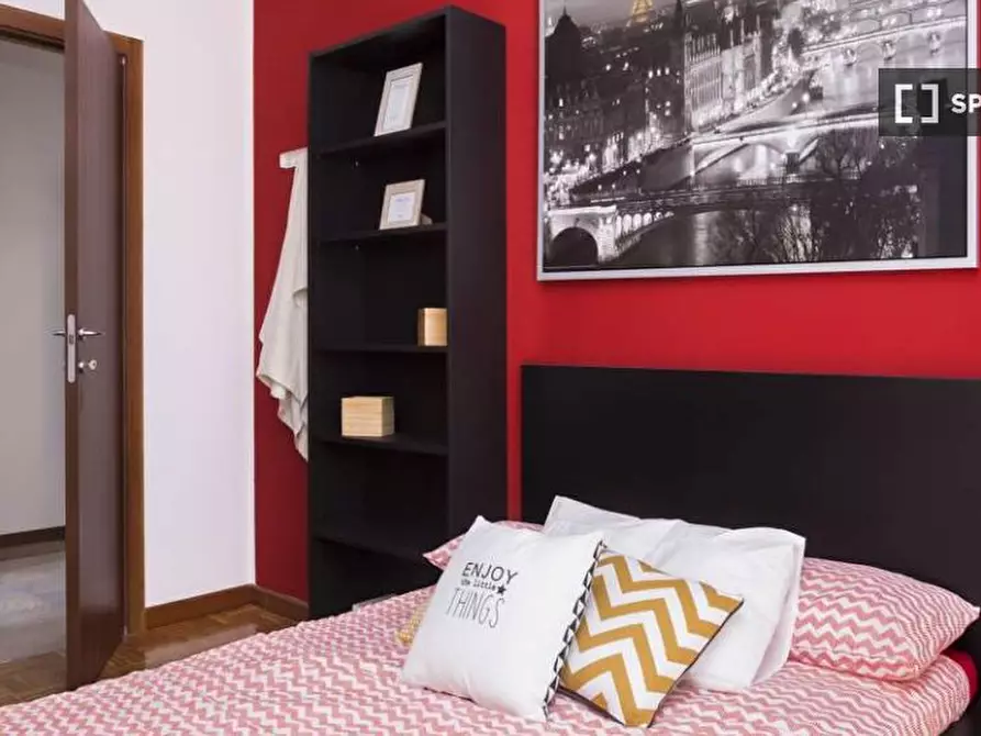 Immagine 2 di Camera condivisa in affitto  in Via Monte San Genesio a Milano