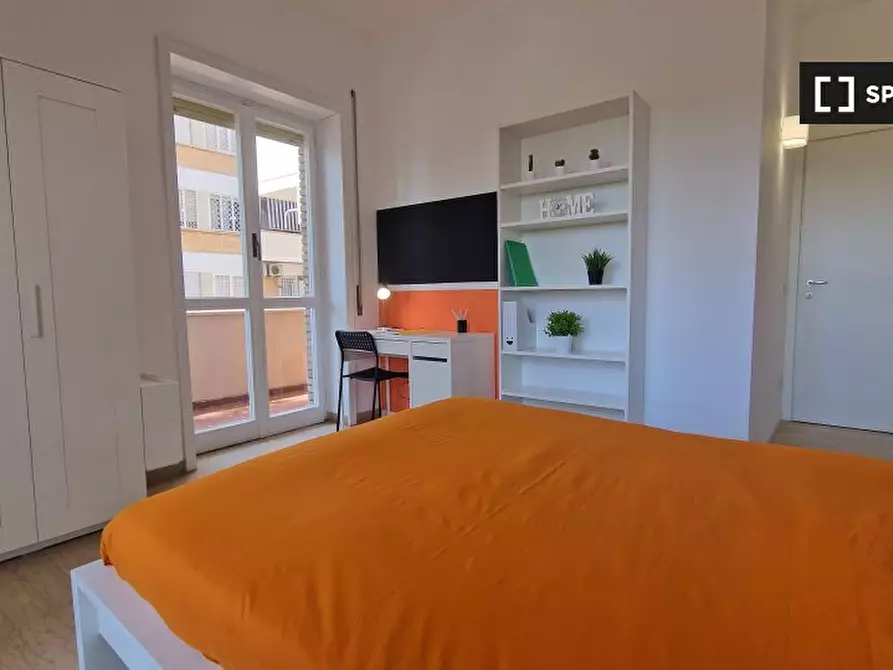 Immagine 2 di Camera condivisa in affitto  in Lungotevere di Pietra Papa a Roma