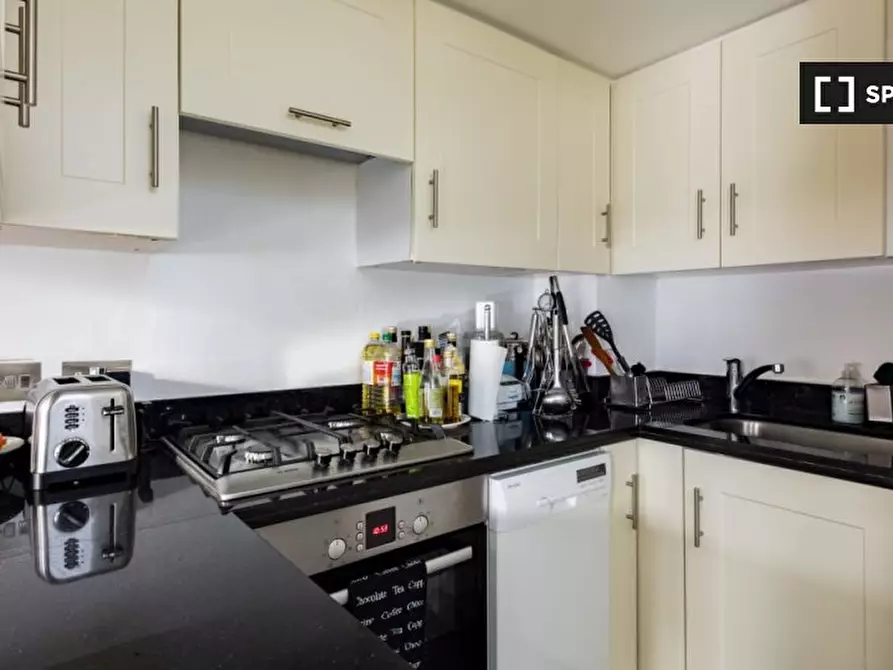 Immagine 4 di Appartamento in affitto  in Neal St a Camden Town