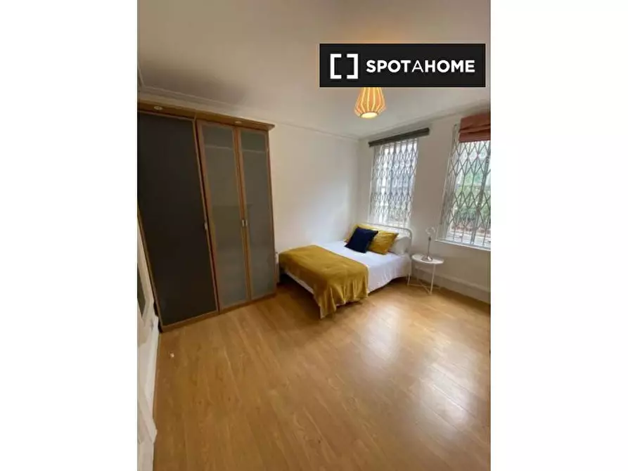 Immagine 4 di Camera condivisa in affitto  in Edith Road a Hammersmith