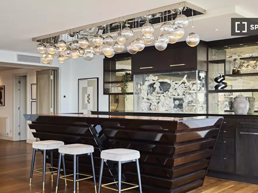 Immagine 17 di Appartamento in affitto  in Hester Rd a Wandsworth