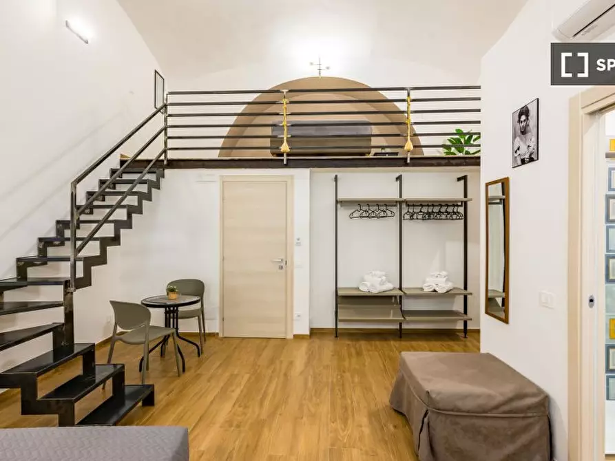 Immagine 8 di Appartamento in affitto  in Via Santa Teresa degli Scalzi a Napoli