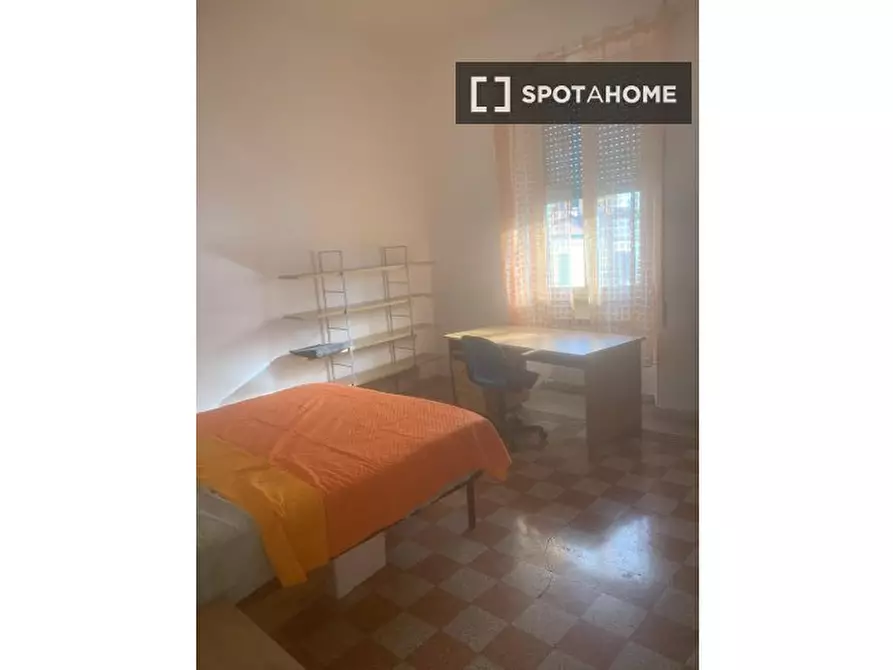 Immagine 3 di Camera condivisa in affitto  in Via Agrigento a Roma