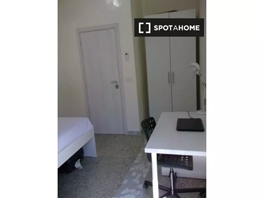Immagine 6 di Camera condivisa in affitto  in Via Domenico Quaranta a Napoli