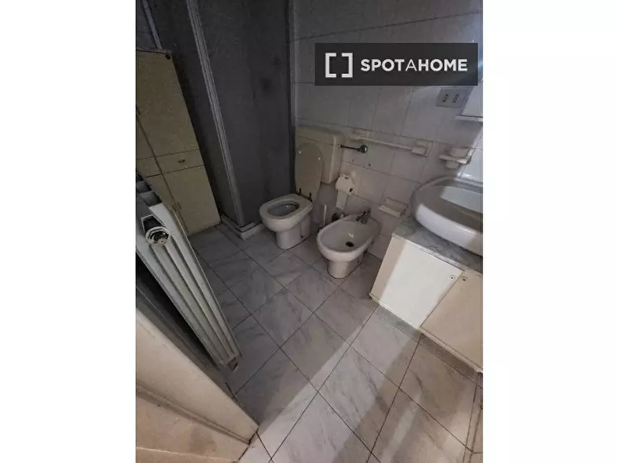 Immagine 4 di Camera condivisa in affitto  in Via Massena a Torino