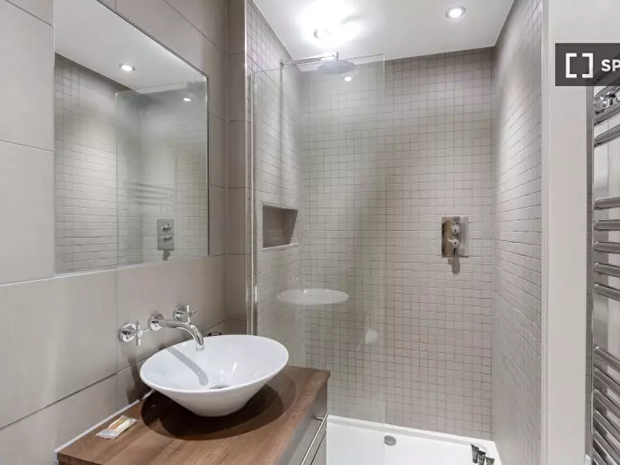Immagine 3 di Appartamento in affitto  in Ember Ln a Esher