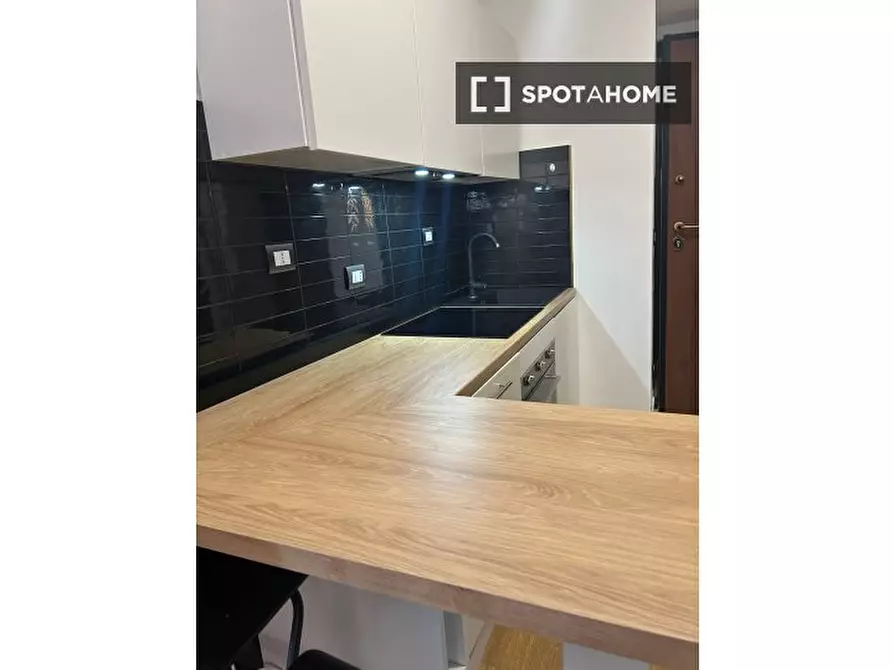 Immagine 7 di Ufficio in affitto  in Via Cilicia a Roma