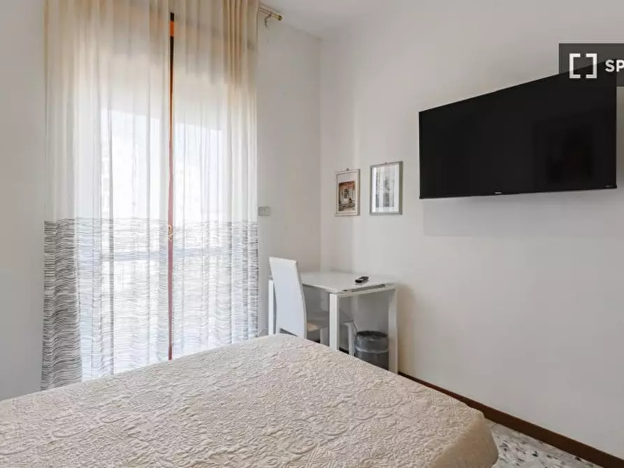 Immagine 1 di Camera condivisa in affitto  in Via Leo Longanesi a Milano