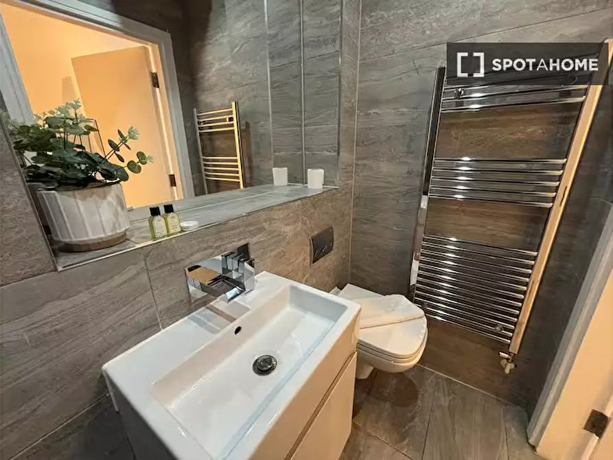 Immagine 8 di Appartamento in affitto  in Bromehead St, Whitechapel, London E1 2PQ, UK a Poplar
