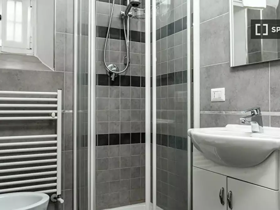 Immagine 4 di Camera condivisa in affitto  in Via Alberico II a Roma