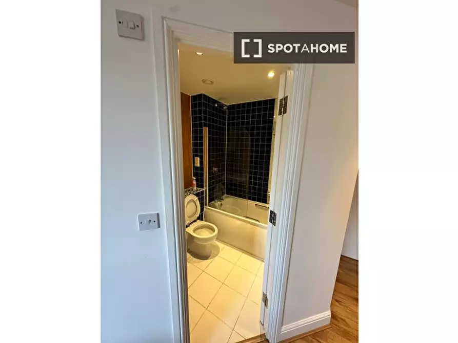 Immagine 8 di Appartamento in affitto  in Commercial Rd a Poplar
