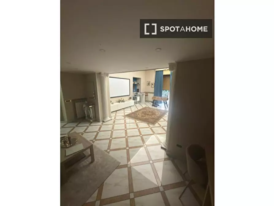 Immagine 13 di Appartamento in affitto  in Via Foria a Napoli