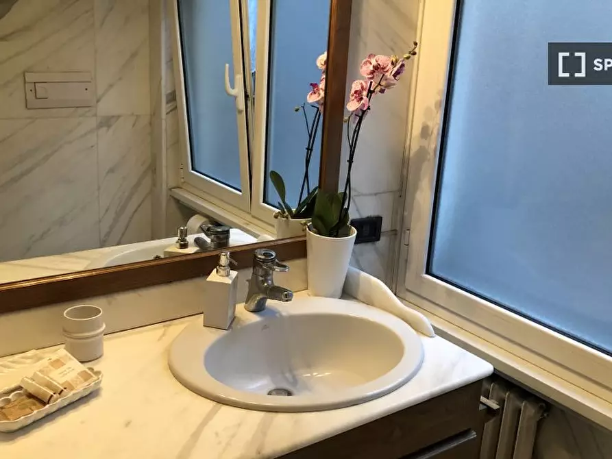 Immagine 19 di Camera condivisa in affitto  in Via Cipro a Roma