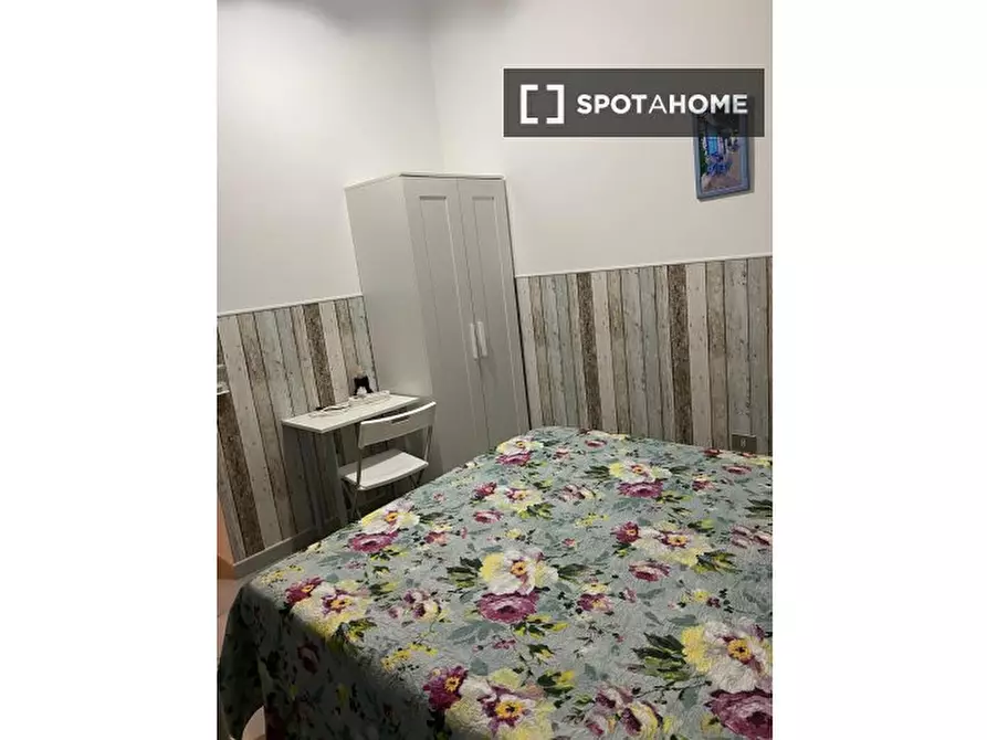 Immagine 2 di Camera condivisa in affitto  in Salita Tarsia a Napoli