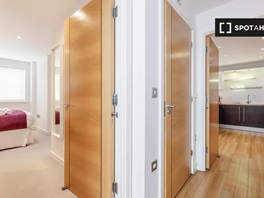 Immagine 11 di Appartamento in affitto  in Walnut Tree Cl a Guildford