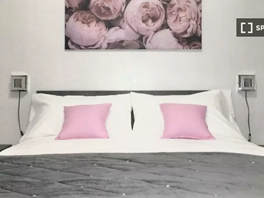 Immagine 2 di Camera condivisa in affitto  in Via Giasone a Roma