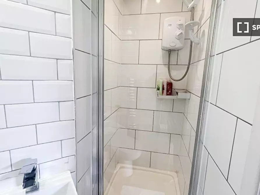 Immagine 19 di Appartamento in affitto  in A Long Ln a Islington