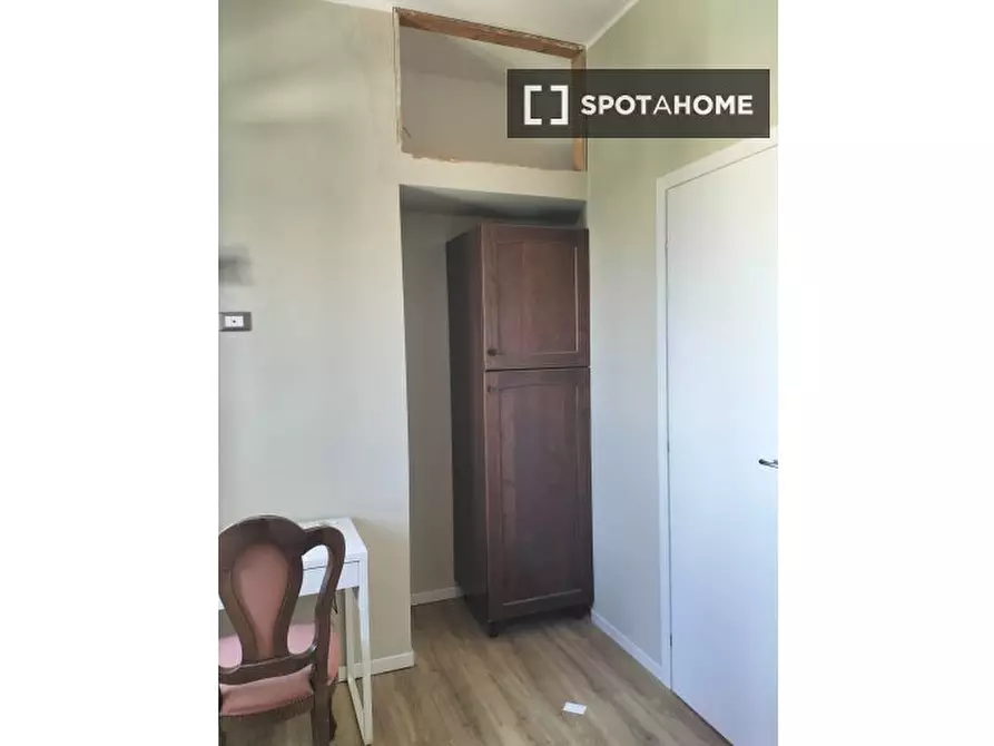 Immagine 4 di Camera condivisa in affitto  in Via delle Acacie a Roma